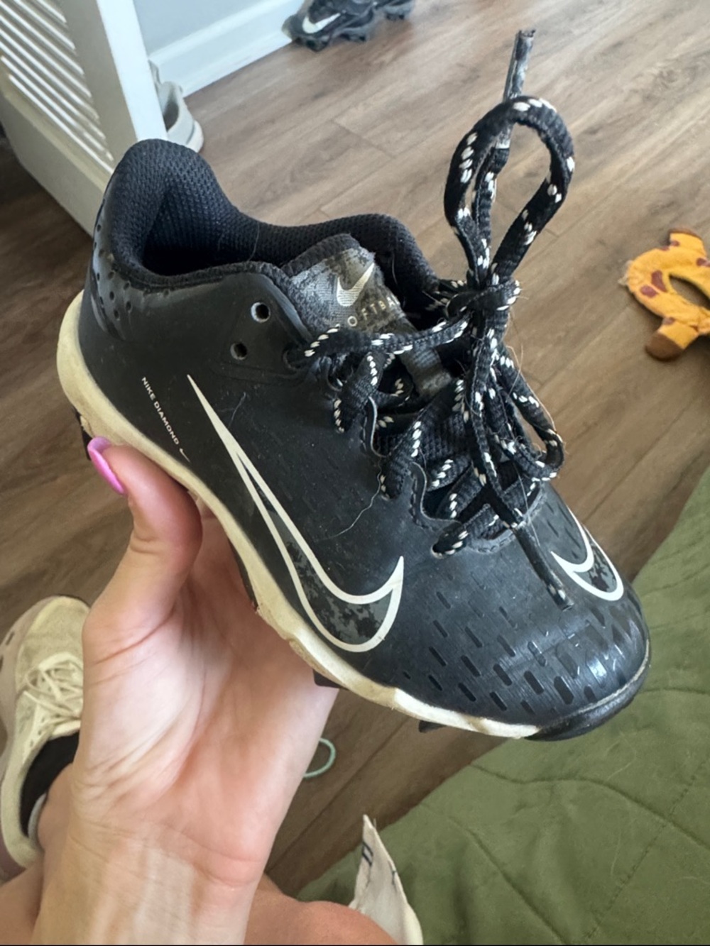 Nike Kids Black and White Cleats Sneakers - Picture 3 of 4